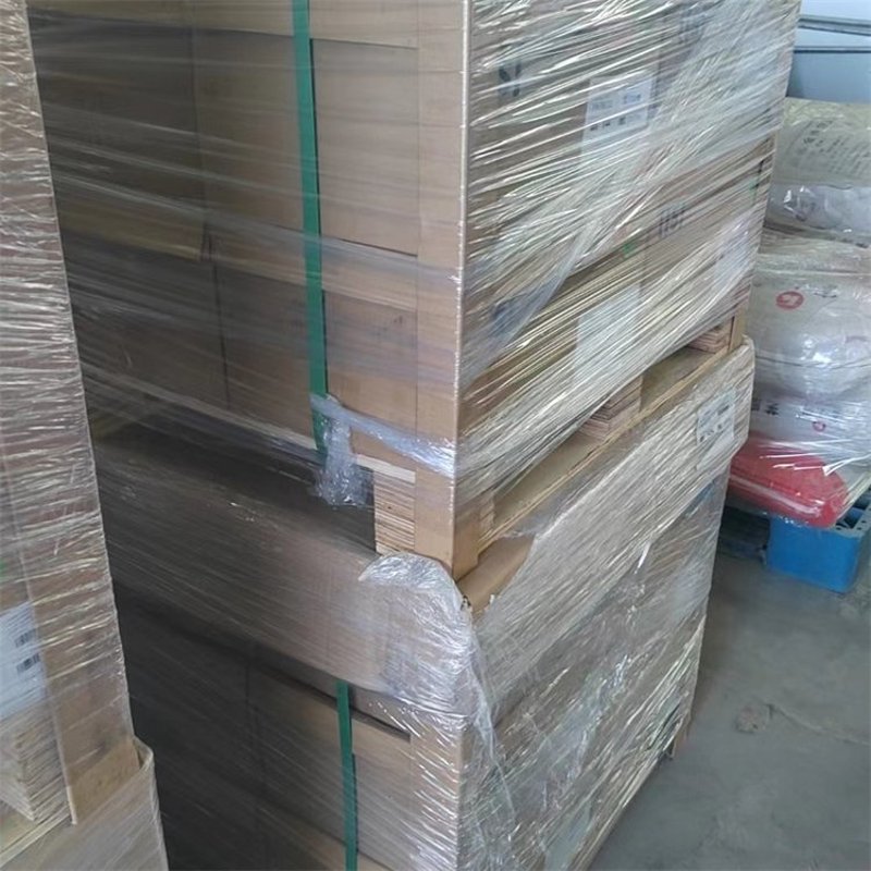 你是否曾因疏忽将装有食物的保鲜袋放入微波炉中加热而心生疑问？今天我们就来探讨一下，保鲜袋真的能进微波炉吗？